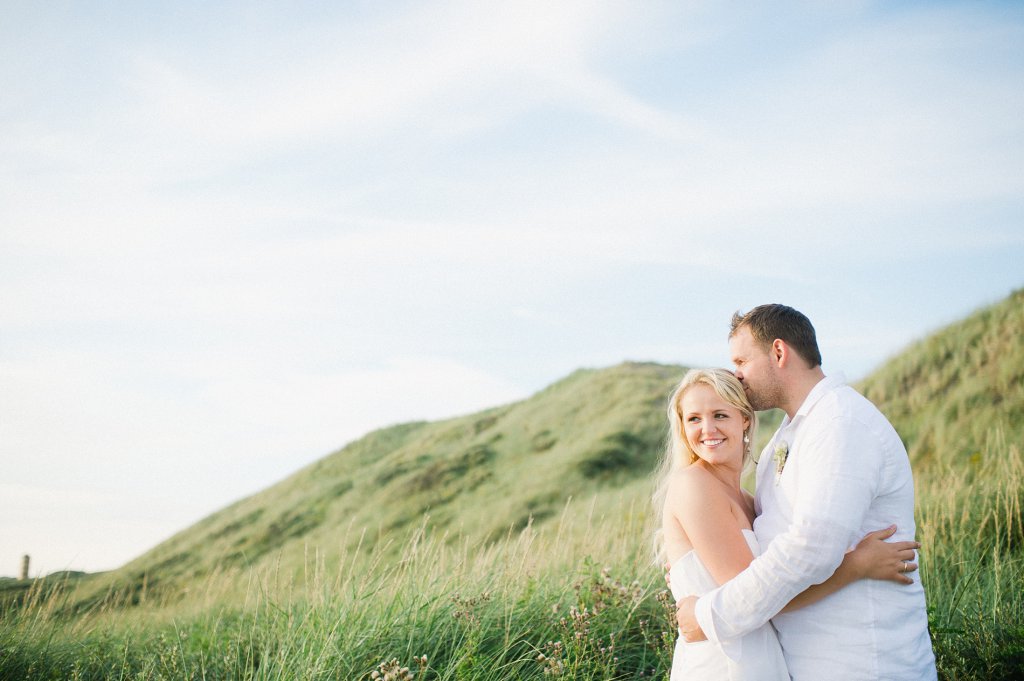 Photo Coupleshoot in the green dunes at the beach